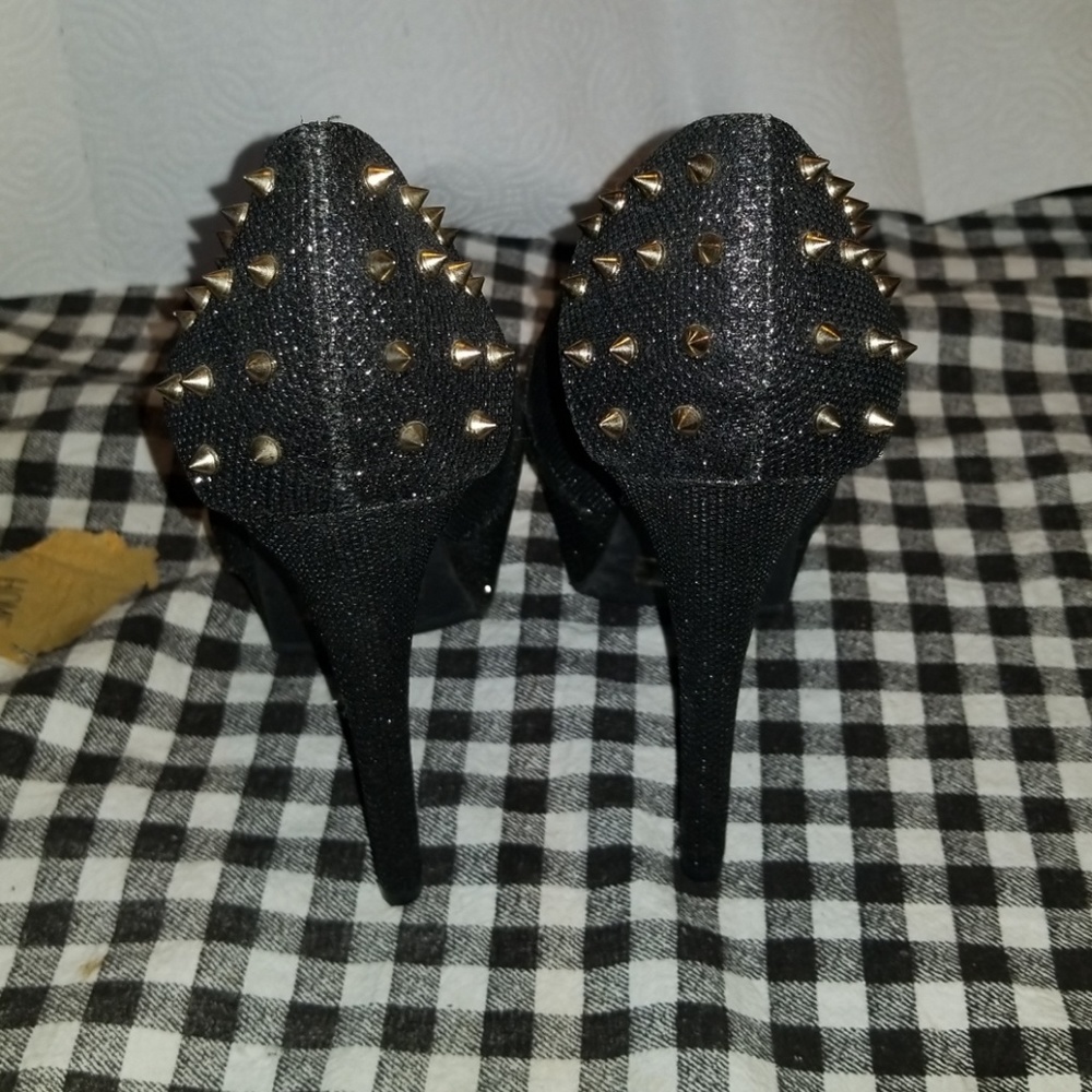 QUPID Spiked Glittery Black and Gold Platform Heel